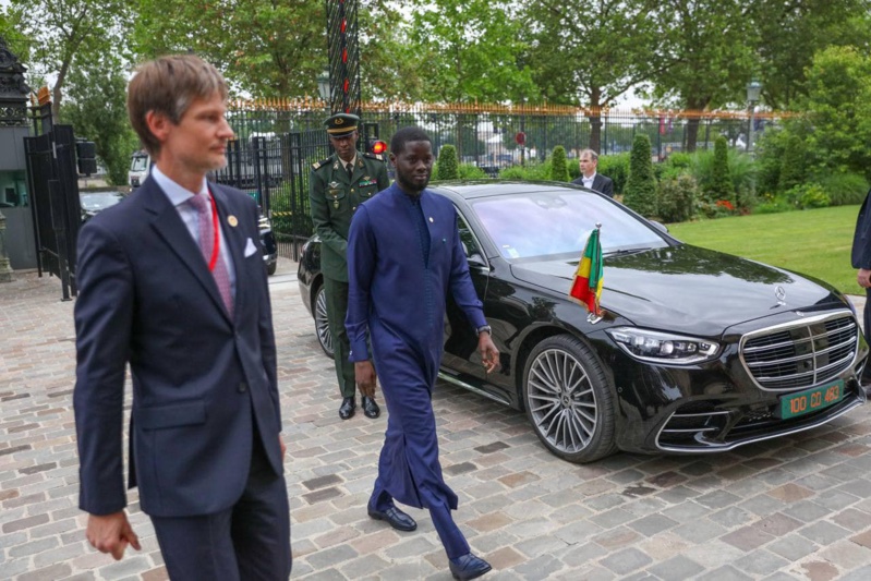 Paris : Arrivée en images du Président Bassirou Diomaye Faye au Quai d’Orsay