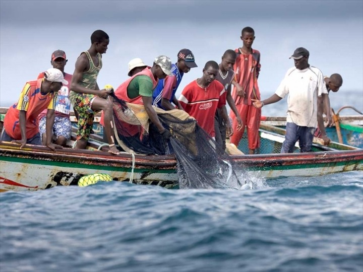 Ousmane Sonko promet de renégocier les accords de pêche avec l'Union européenne pour renforcer l'économie sénégalaise