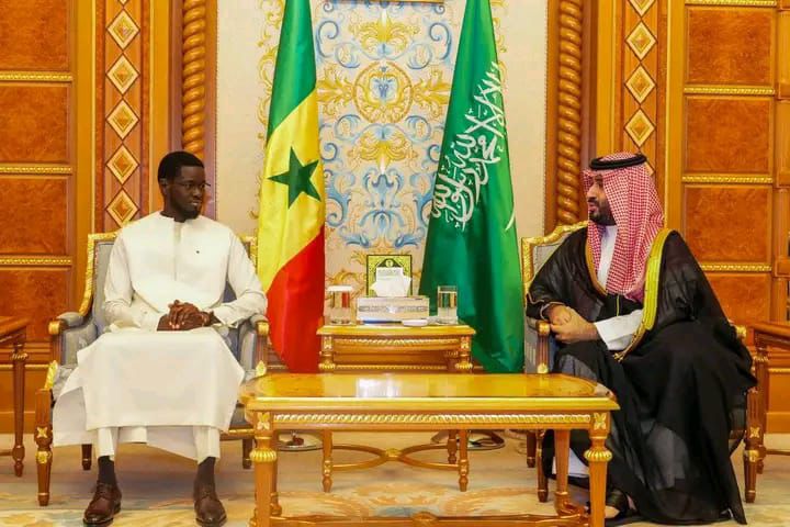 Bassirou Diomaye Faye et Mohammed Bin Salman renforcent la coopération entre le Sénégal et l’Arabie Saoudite dans l’investissement et l’énergie