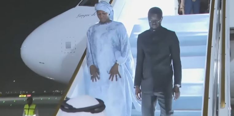 Emirates Arabes Unis: Le Président Bassirou Diomaye Faye débarque à Abu Dhabi pour…