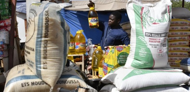 Afrique Face à l'inflation, les Nigériens contraints de changer leurs habitudes de consommation