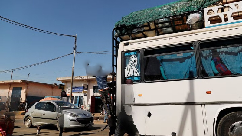 Kolda : Un Coxeur Perd la Vie en Chutant d’un Bus en Marche