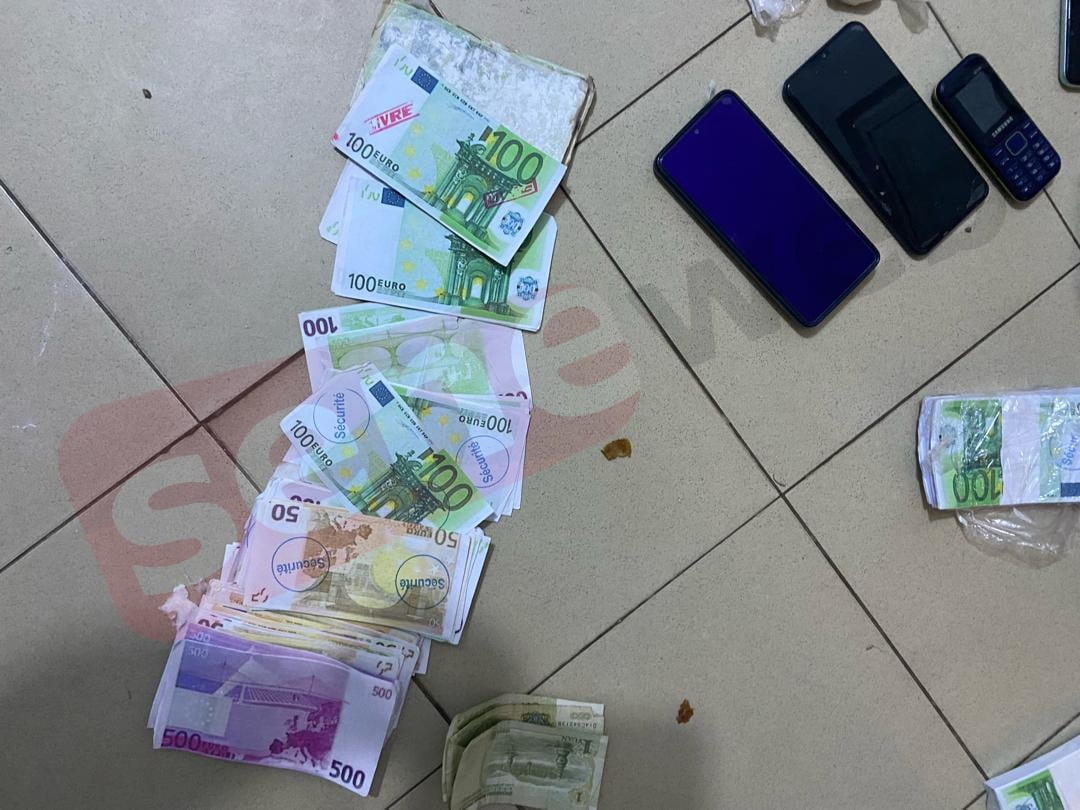 Démantèlement d'un réseau de trafic de visas à Guédiawaye : Arrestation d'un gang avec 7 millions de faux billets par la police