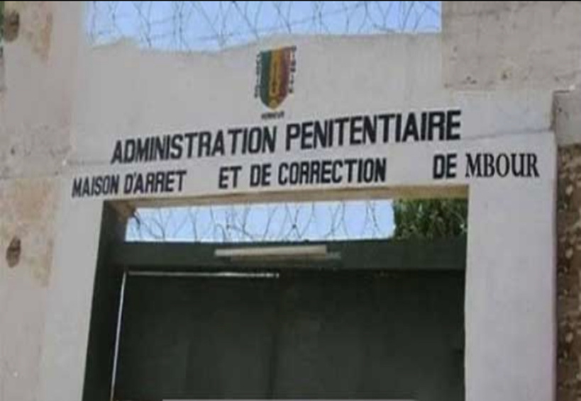 Saisie de plusieurs téléphones portables lors d'une fouille à la prison de Mbour.