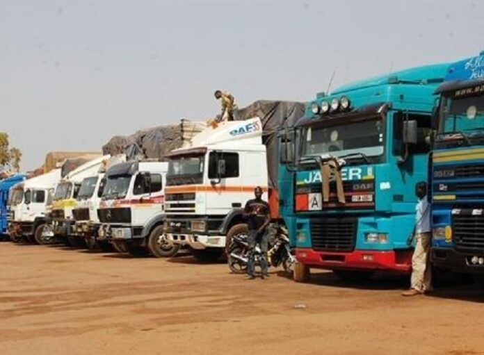 353 camions sénégalais débloqués à la frontière avec passage gratuit en Gambie