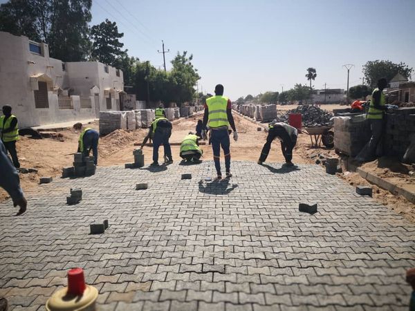 Formation aux techniques de pavage pour les jeunes de Podor dans le cadre du projet de modernisation