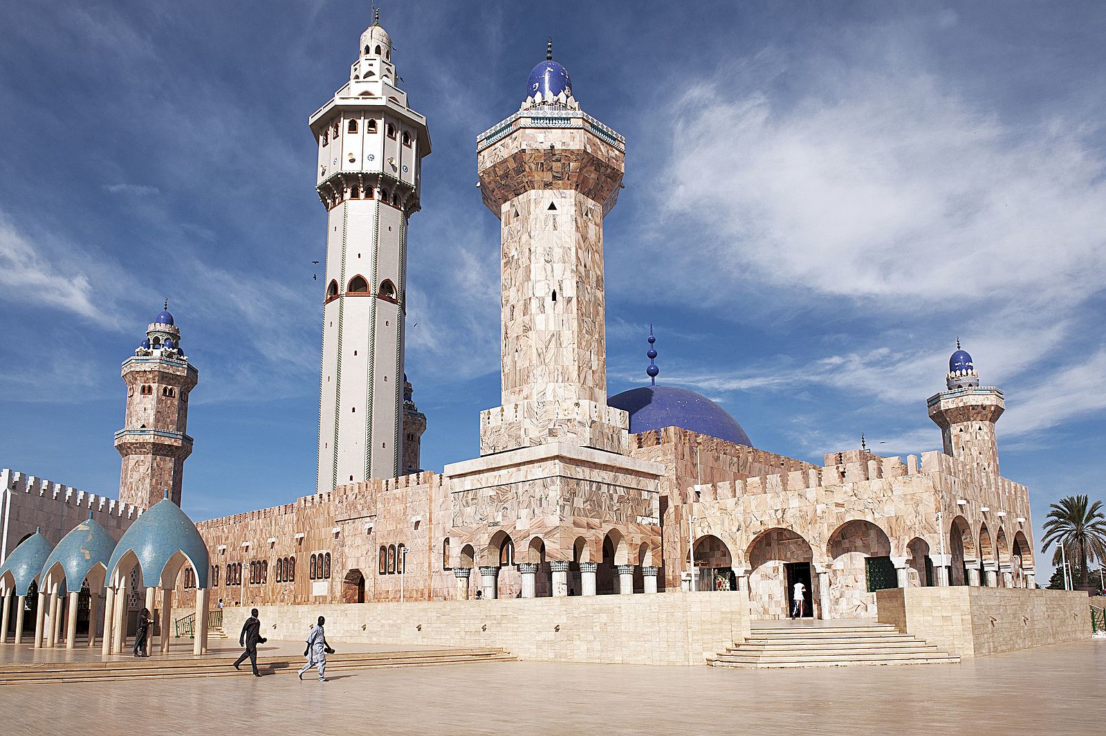 Touba accueille des milliers de fidèles pour le Kazou Rajab dédié à Serigne Fallou Mbacké