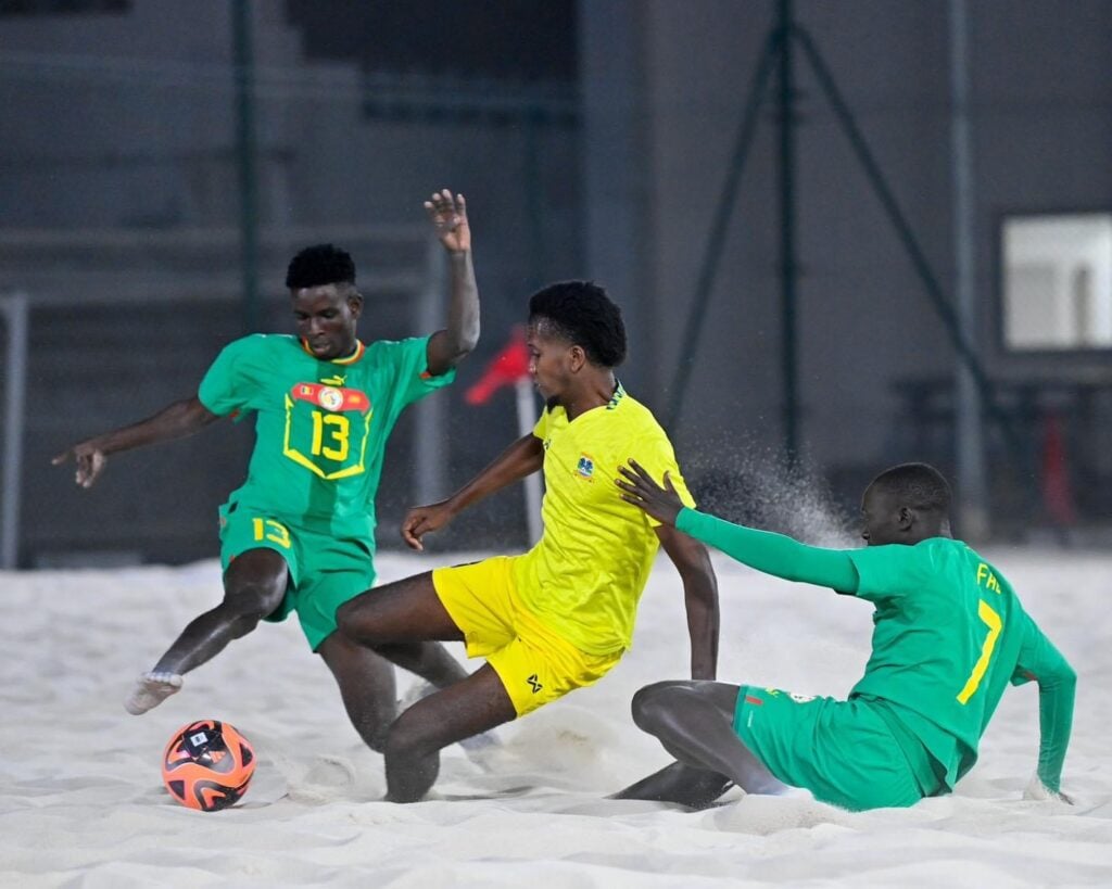 Beach Soccer : Le Sénégal Écrase les Seychelles 10-3 en Match Amical