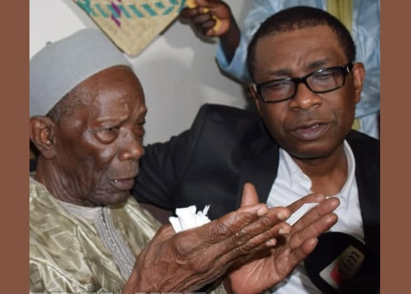 Youssou Ndour après le décès de son père: « Mon mentor, Mon guide, Sama Kilifeu, Sama Royukay vient de nous quitter »