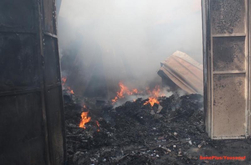 Incendie à Ross Béthio : Une quincaillerie et plusieurs boutiques ravagées par un court-circuit