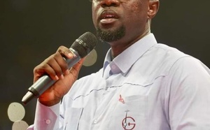 Ousmane Sonko, leader du parti Pastef sur le cancer "Cette maladie est caractérisée par le symbole alpha en rose épinglé dans les poitrines"