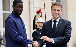 Reconnaissance Historique : Macron Qualifie le Drame de Thiaroye de « Massacre » Le président sénégalais Bassirou Diomaye Faye a révélé, jeudi, avoir reçu une lettre d’Emmanuel Macron, dans