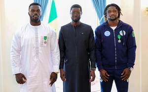 Le président de la République, Bassirou Diomaye, a reçu ce mardi Reug Reug et Tafsir Ba, deux champions du monde sénégalais dans les sports de combat.  Ces deux sportifs de haut niveau ont été élevés par le chef de l’État au rang de chevaliers de l’o