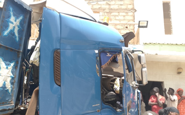 Bagarre entre deux apprentis chauffeur à Thiès: un camion termine sa course dans une maison