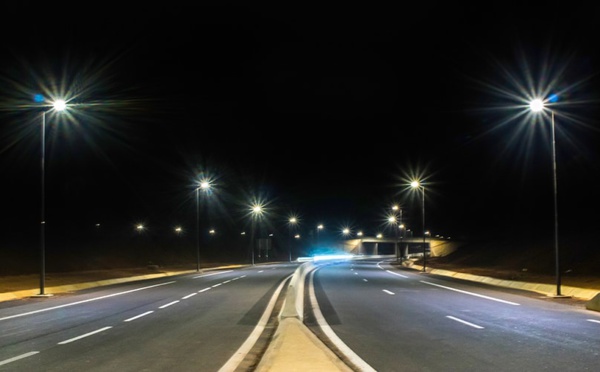 Impact économique et écologique des lampadaires solaires au Sénégal