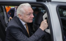 Julian Assange plaide coupable et quitte la salle d’audience en homme libre: voici ce que l’on sait
