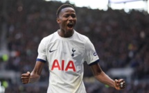 Pape Matar Sarr marque lors de la victoire de Tottenham en Ligue Europa